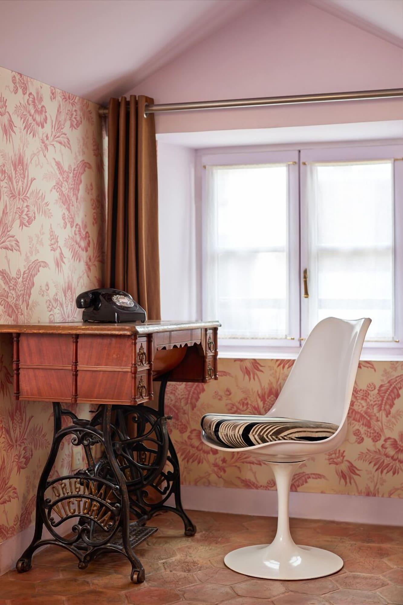 Hotel Du Petit Moulin 4*