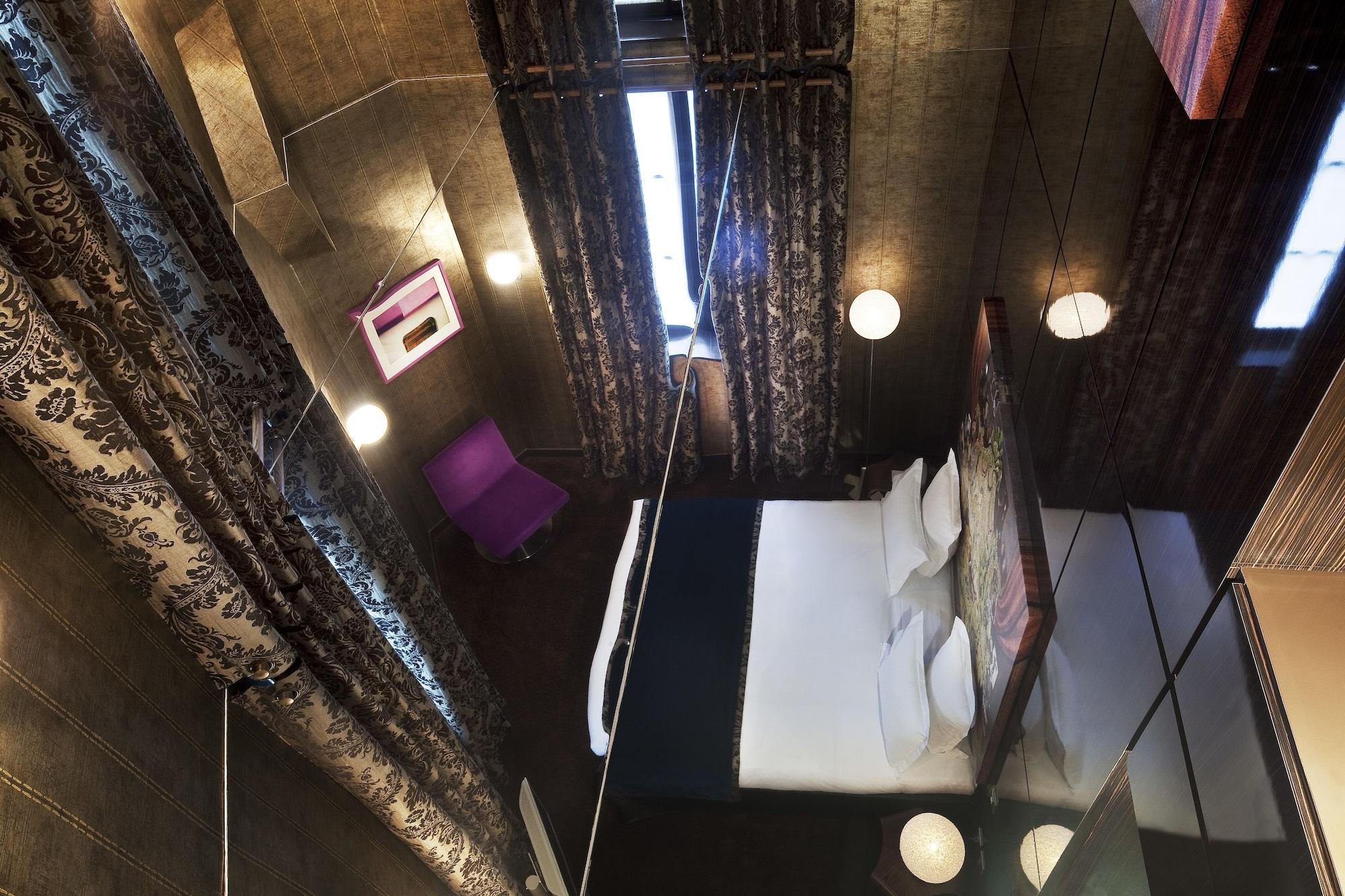 Du Petit Moulin Hotel 4*