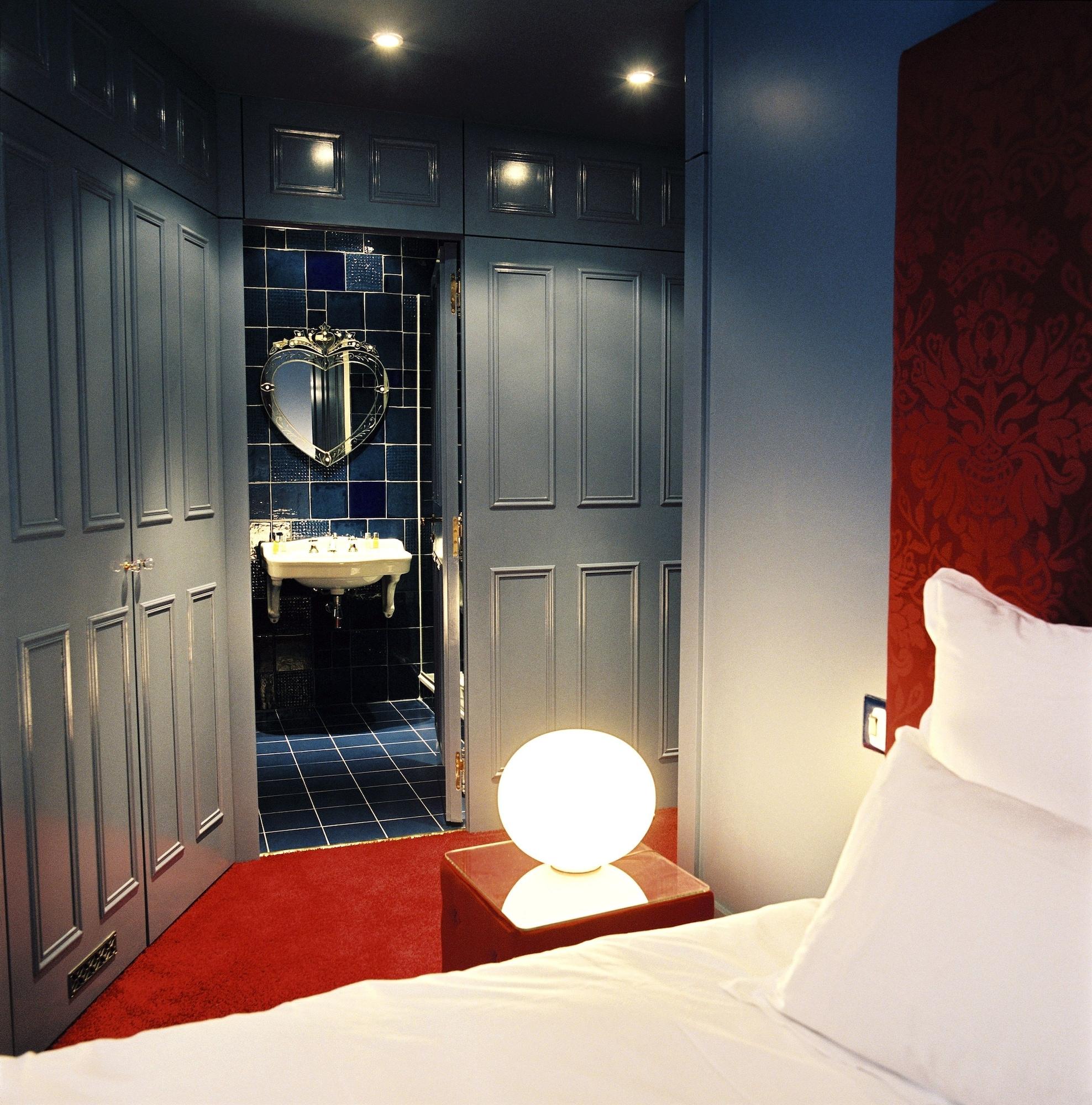 Du Petit Moulin, Haute Couture By Lacroix Hotel París