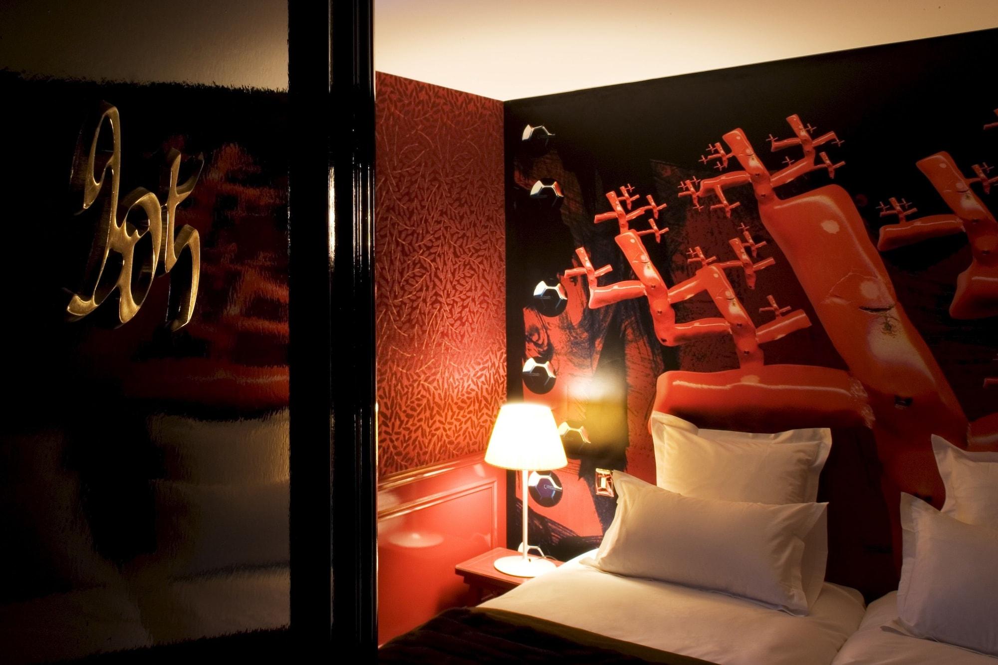 Du Petit Moulin 4*