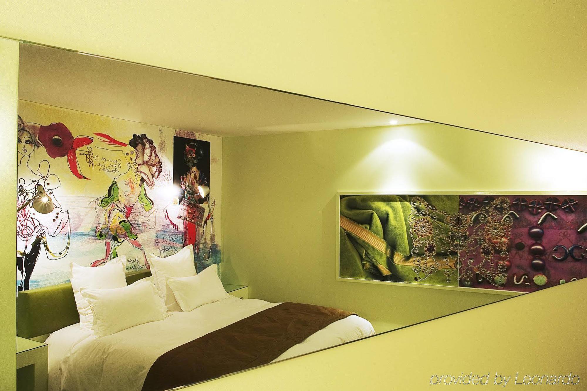 Du Petit Moulin Hotel 4*