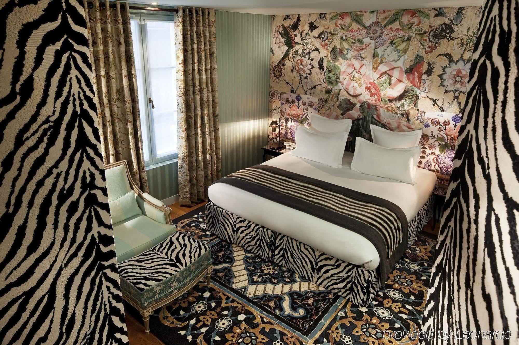 Hotel Du Petit Moulin Paris